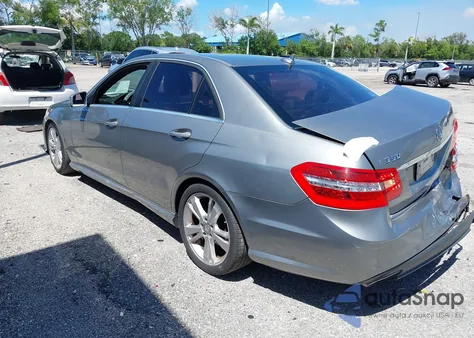 2013 Mercedes-Benz E 350 z USA, uszkodzony, nr VIN WDDHF5KB0DA742160